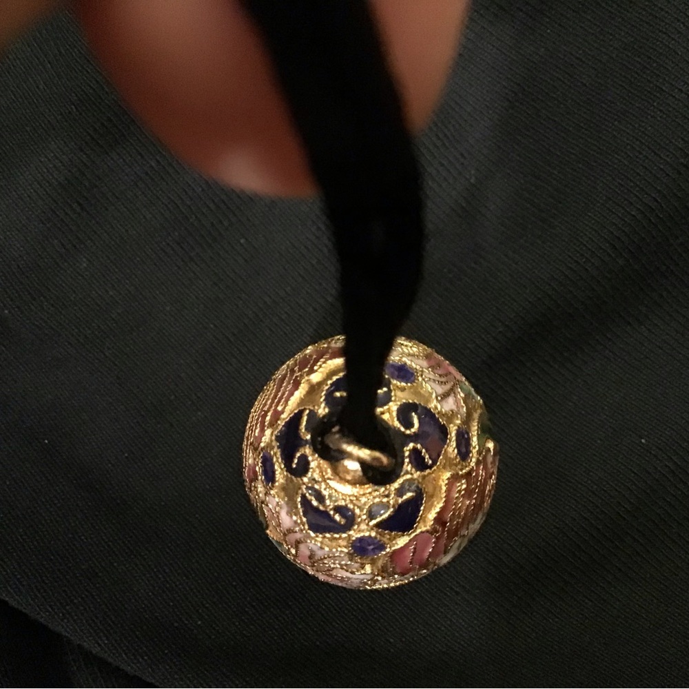 VINTAGE CLOISONNÉ FLORAL EGG NECKLACE NEW IN BOX 1990’s FABERGÉ EGG ESTATE - Picture 10 of 11